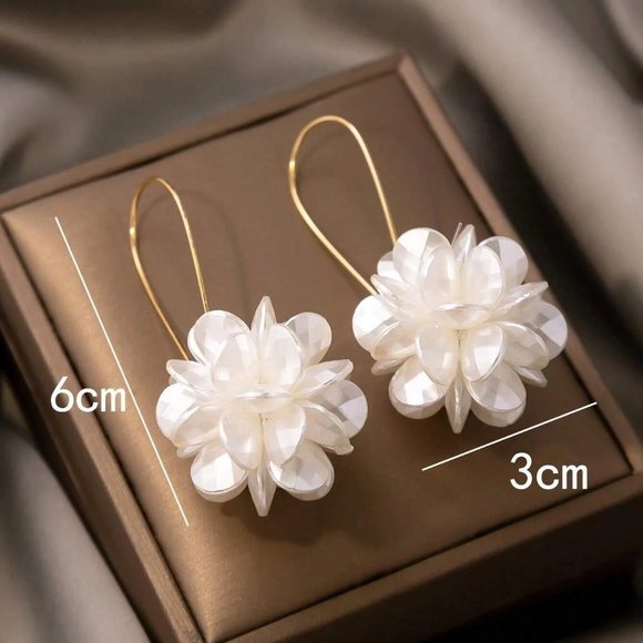 White Boho Womens Flower Decor Drop Earrings - Picture 5 of 5